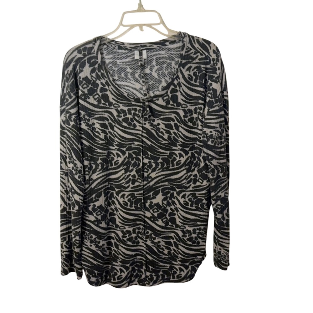 New Directions Women's‎ XL Long Sleeve Top Black Gray Animal Print Knit